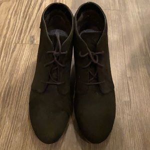 Black wedges booties